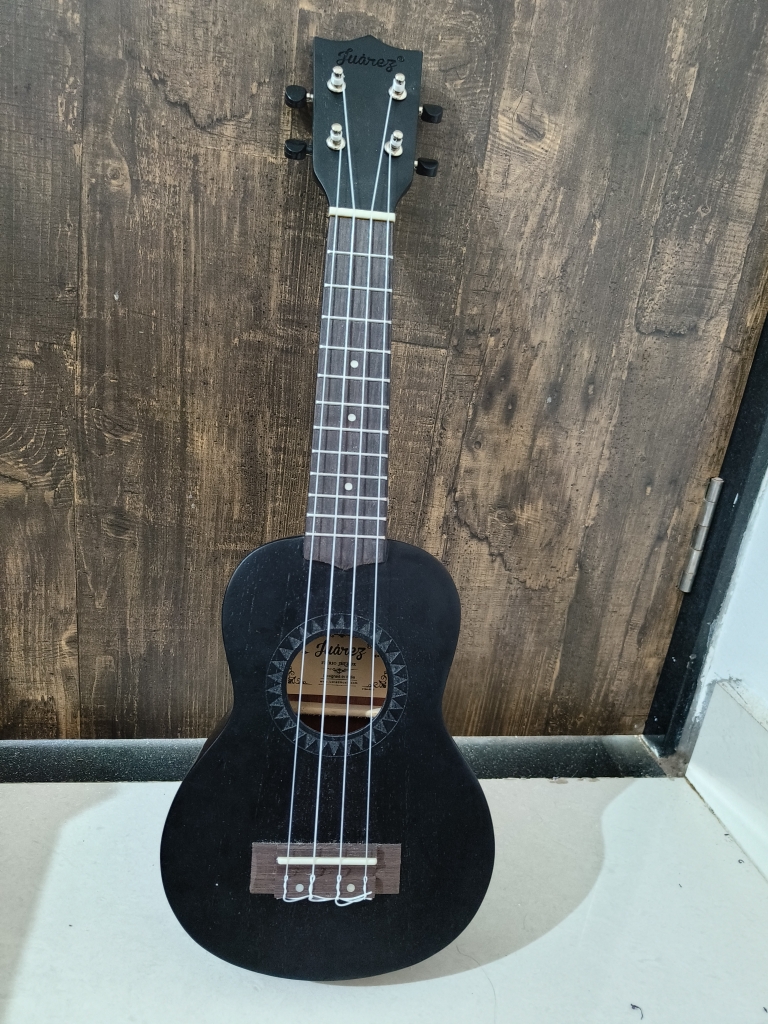 Juarez tenor deals ukulele