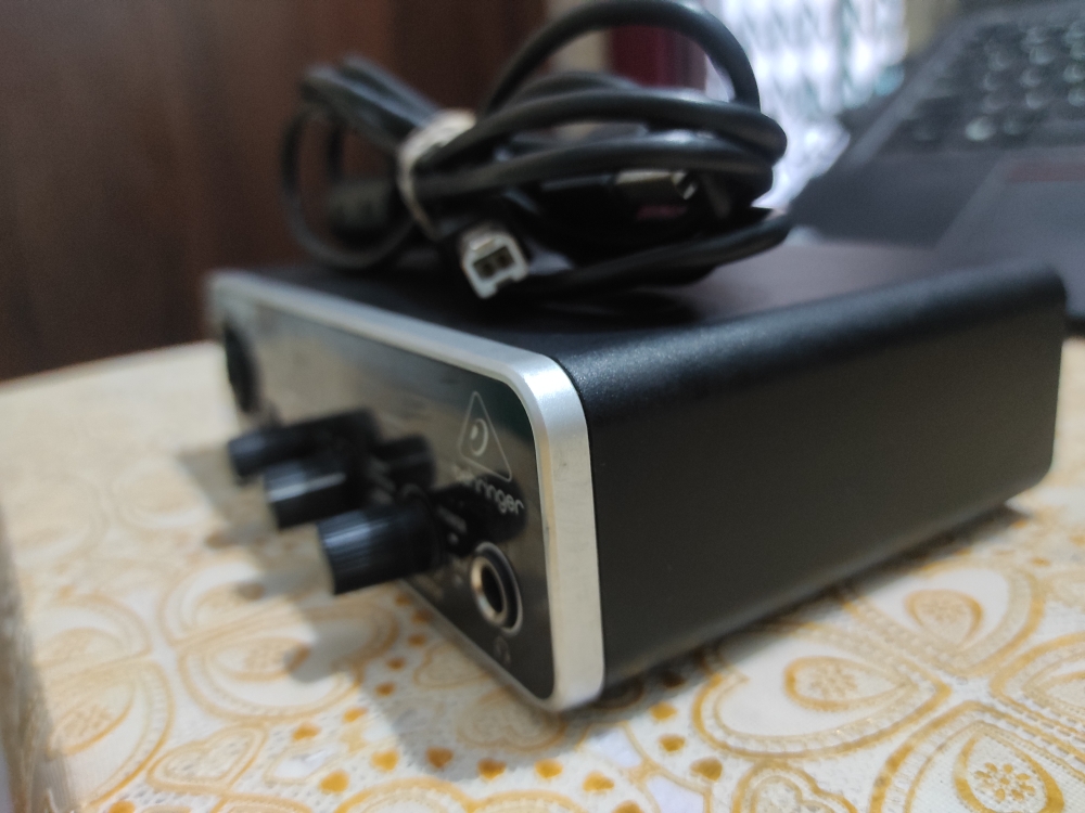 Buy Used 'Behringer Uphoria Umc22 Audiophile 2x2 USB Audio Interface