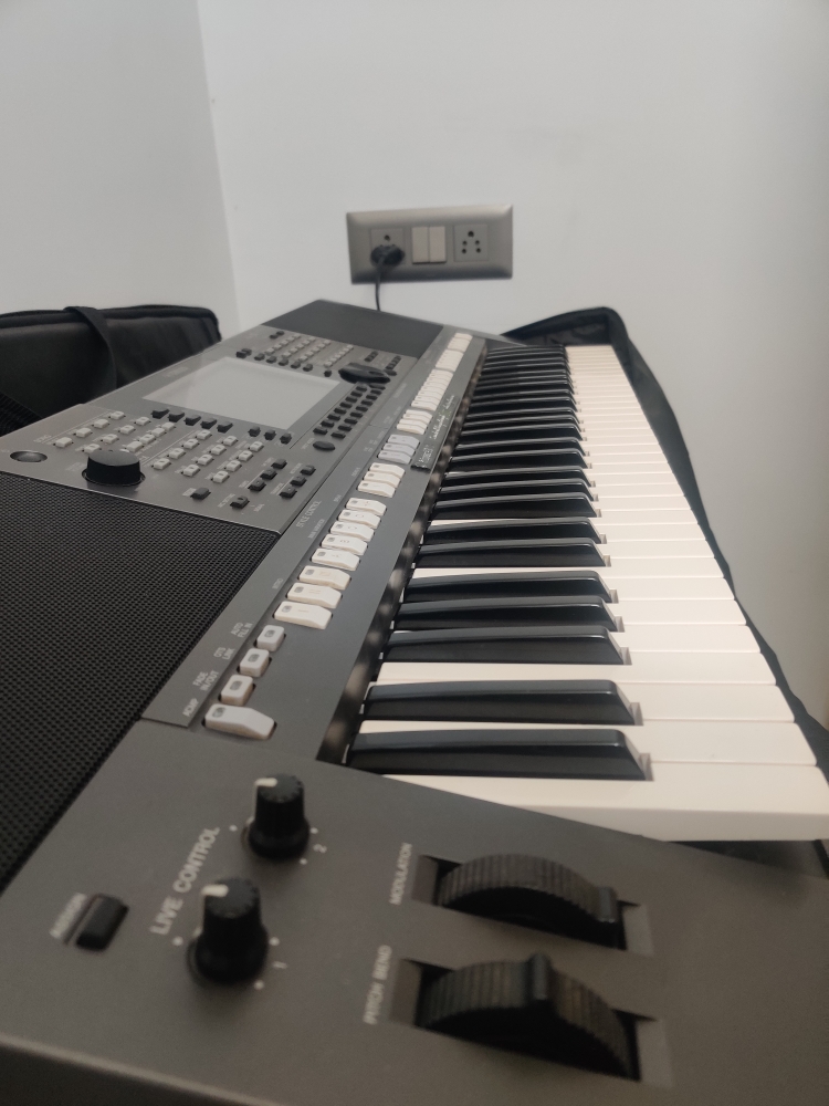 Buy Used 'YAMAHA S770 Arranger Workstation Keyboard' Online Bajaao Used Gear