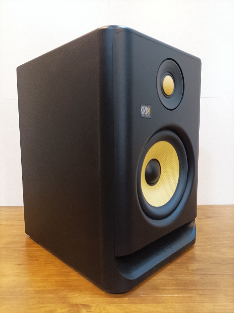 Used studio monitor sales speakers