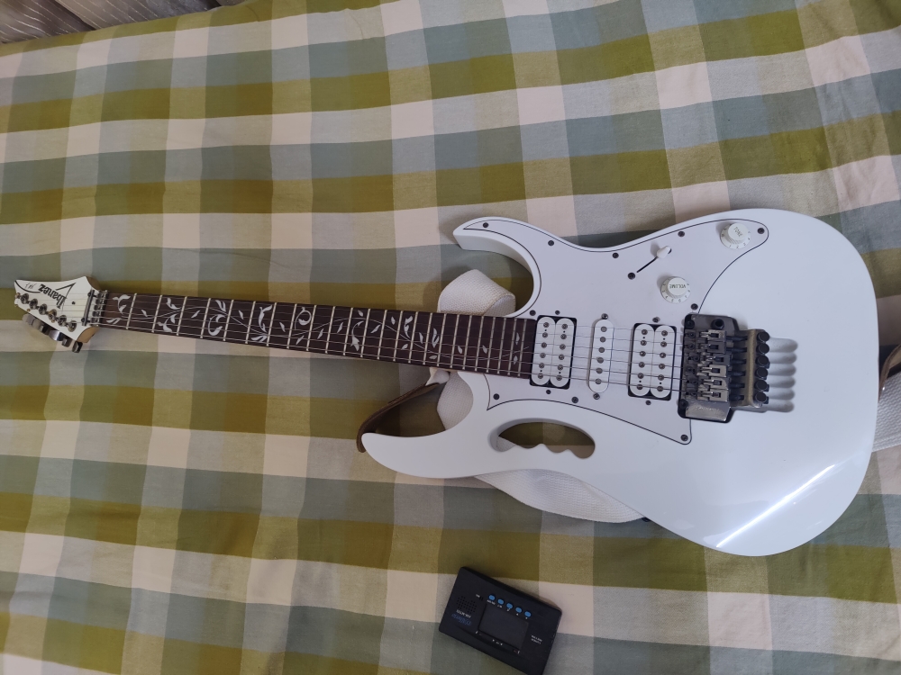 Second hand ibanez electric deals guitars for sale