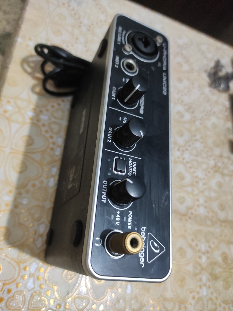 Buy Used 'Behringer Uphoria Umc22 Audiophile 2x2 USB Audio Interface