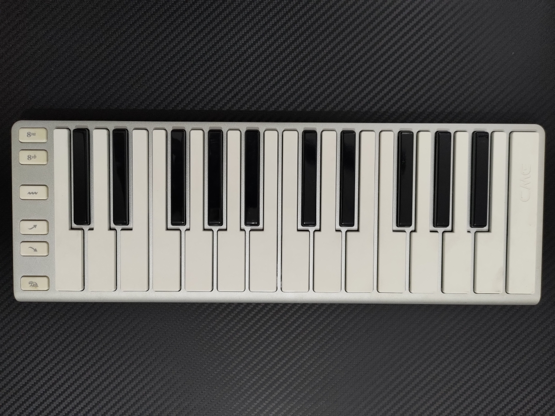 Buy Used 'CME XKEY 25 Poly AfterTouch MIDI Keyboard' Online Bajaao