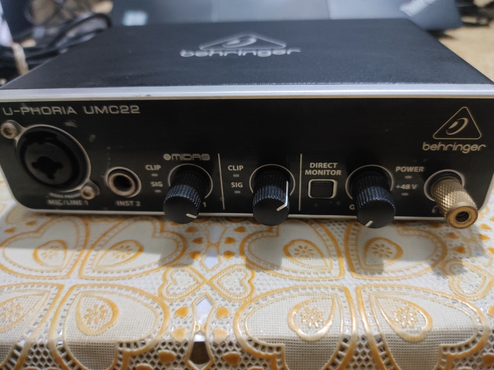Buy Used 'Behringer Uphoria Umc22 Audiophile 2x2 USB Audio Interface