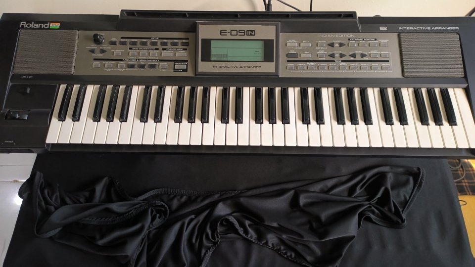 Price of deals roland e09 keyboard