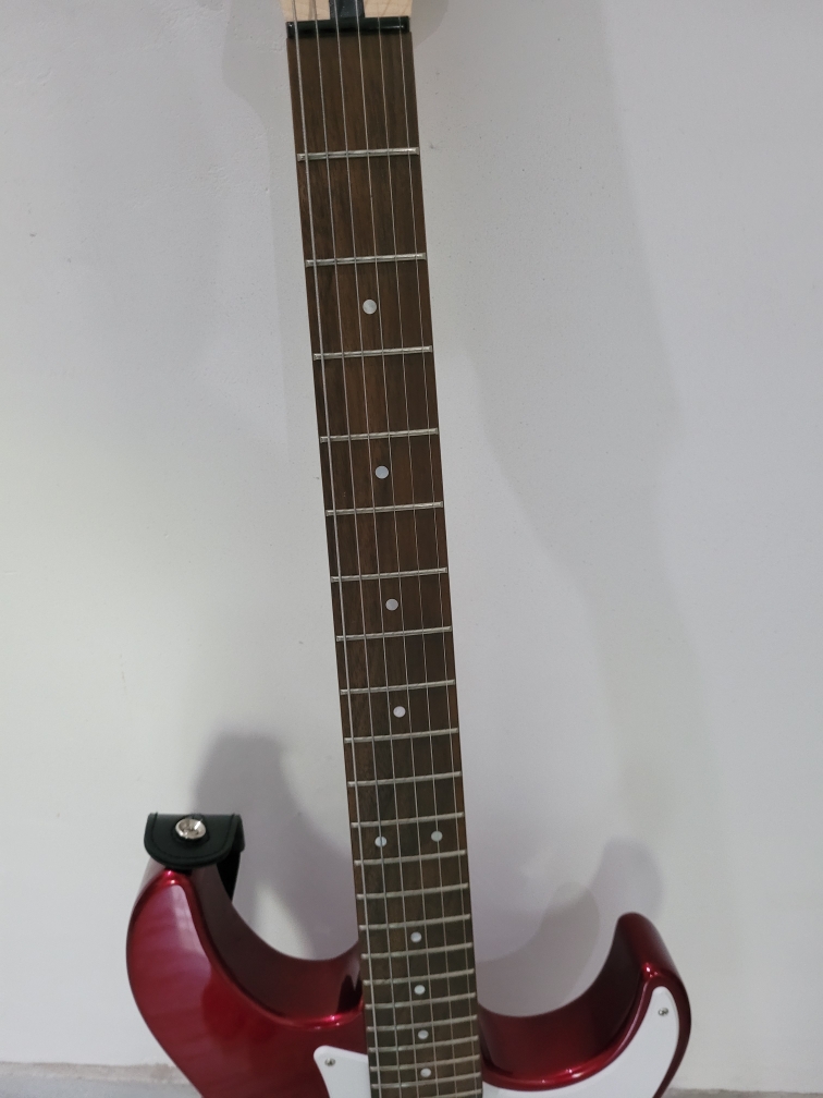 Buy Used 'YAMAHA PACIFICA 012 Electric Guitar' Online | Bajaao
