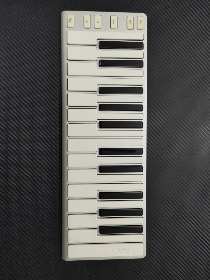 Buy Used 'CME XKEY 25 Poly AfterTouch MIDI Keyboard' Online Bajaao