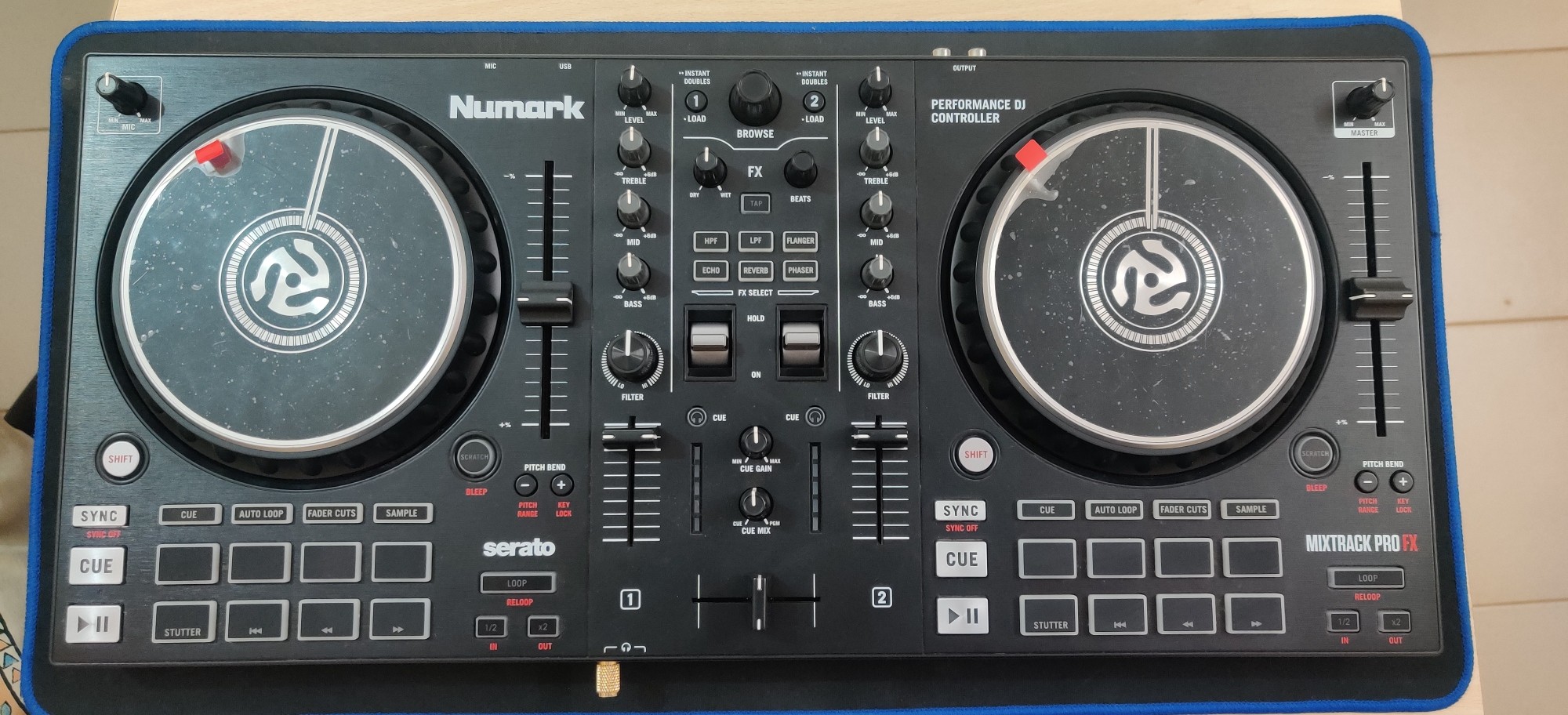 Numark Mixtrack PRO FX DJ Controller