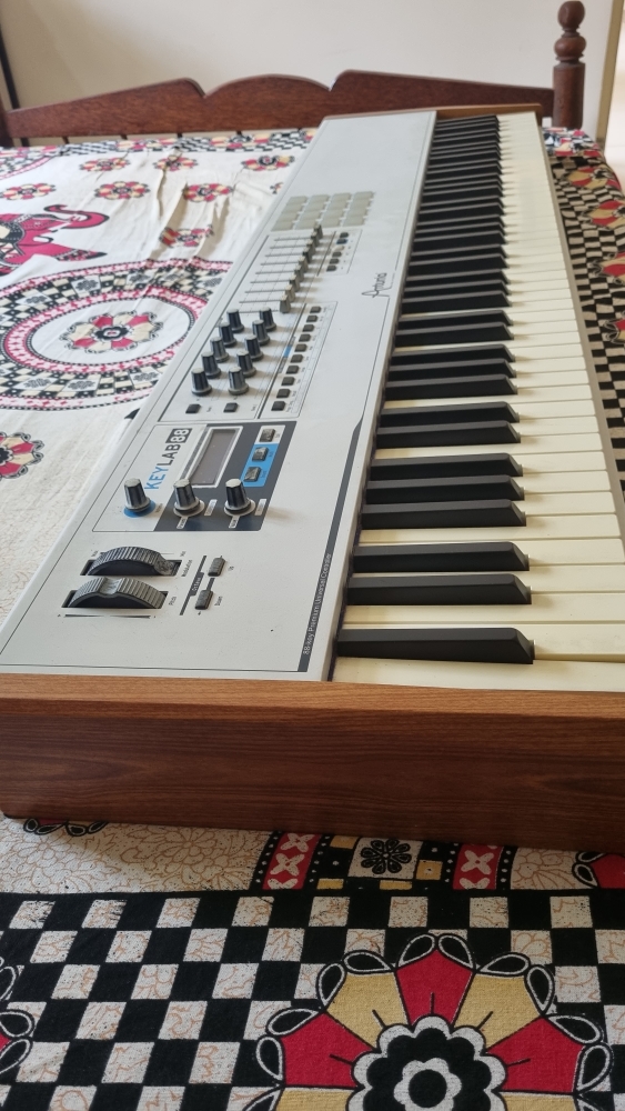 Buy Used 'Arturia Keylab 88 Weighed Midi Keyboard' Online Bajaao Used