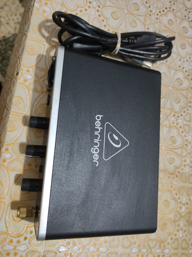 Buy Used 'Behringer Uphoria Umc22 Audiophile 2x2 USB Audio Interface