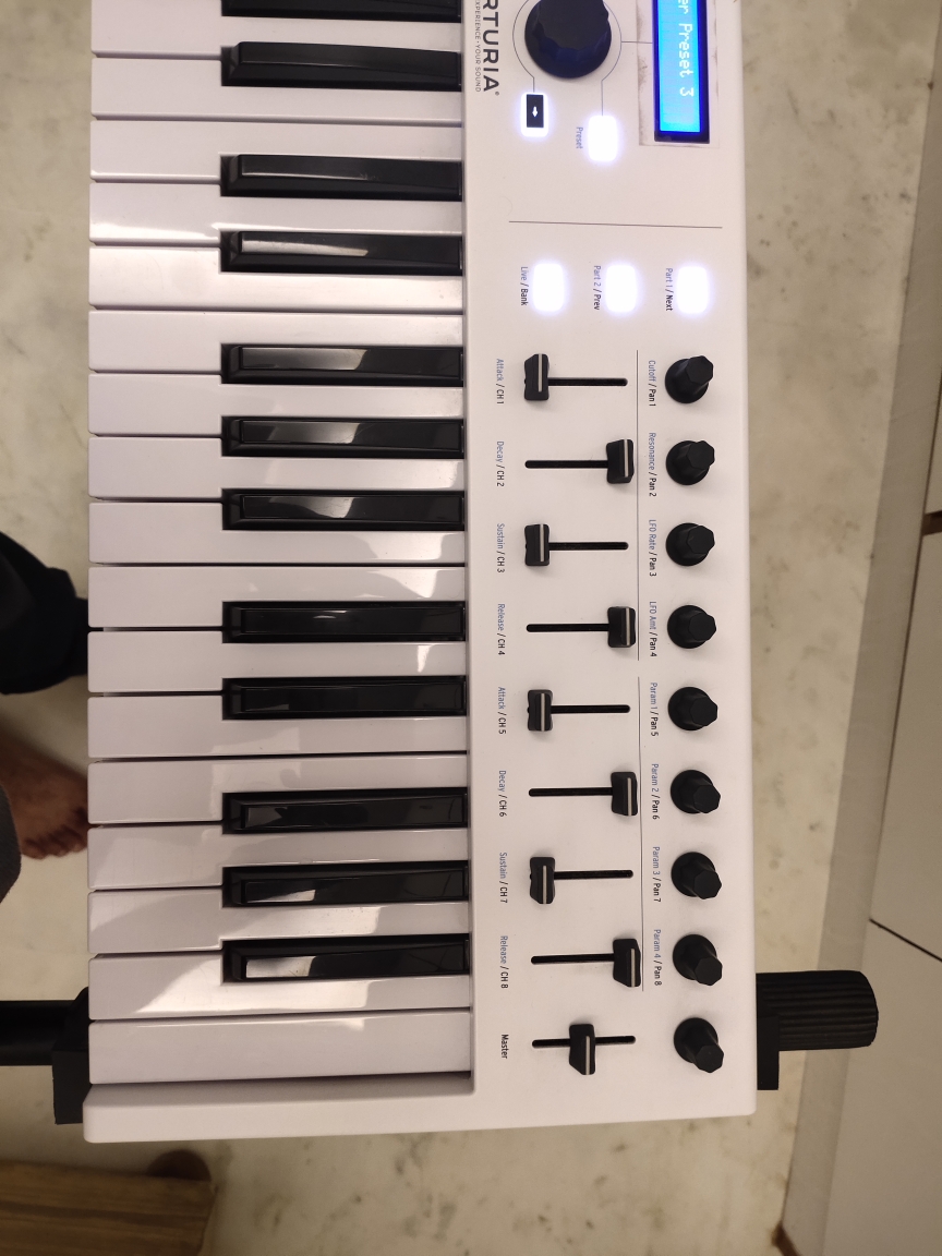 ほぼ未使用 ARTURIA KeyLab Essential 49 mk3 Amazon.com: Arturia KeyLab Essential mk3 — 49 Key USB MIDI