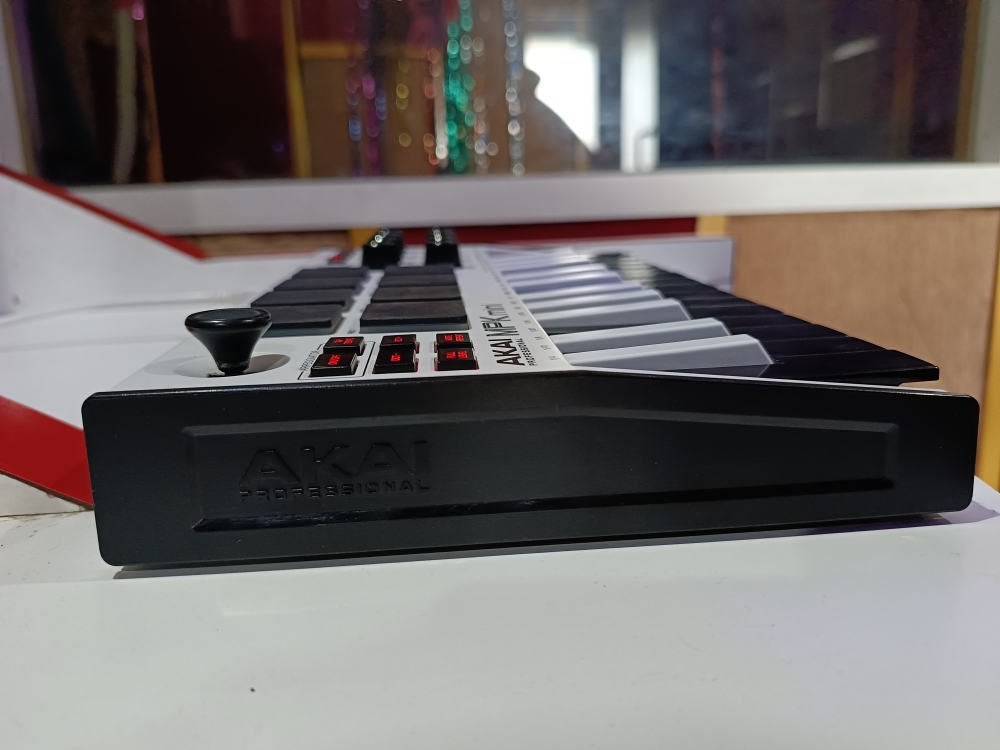 Buy Used 'AKAI MPK mini Mk3 Midi Keyboard' Online Bajaao Used Gear