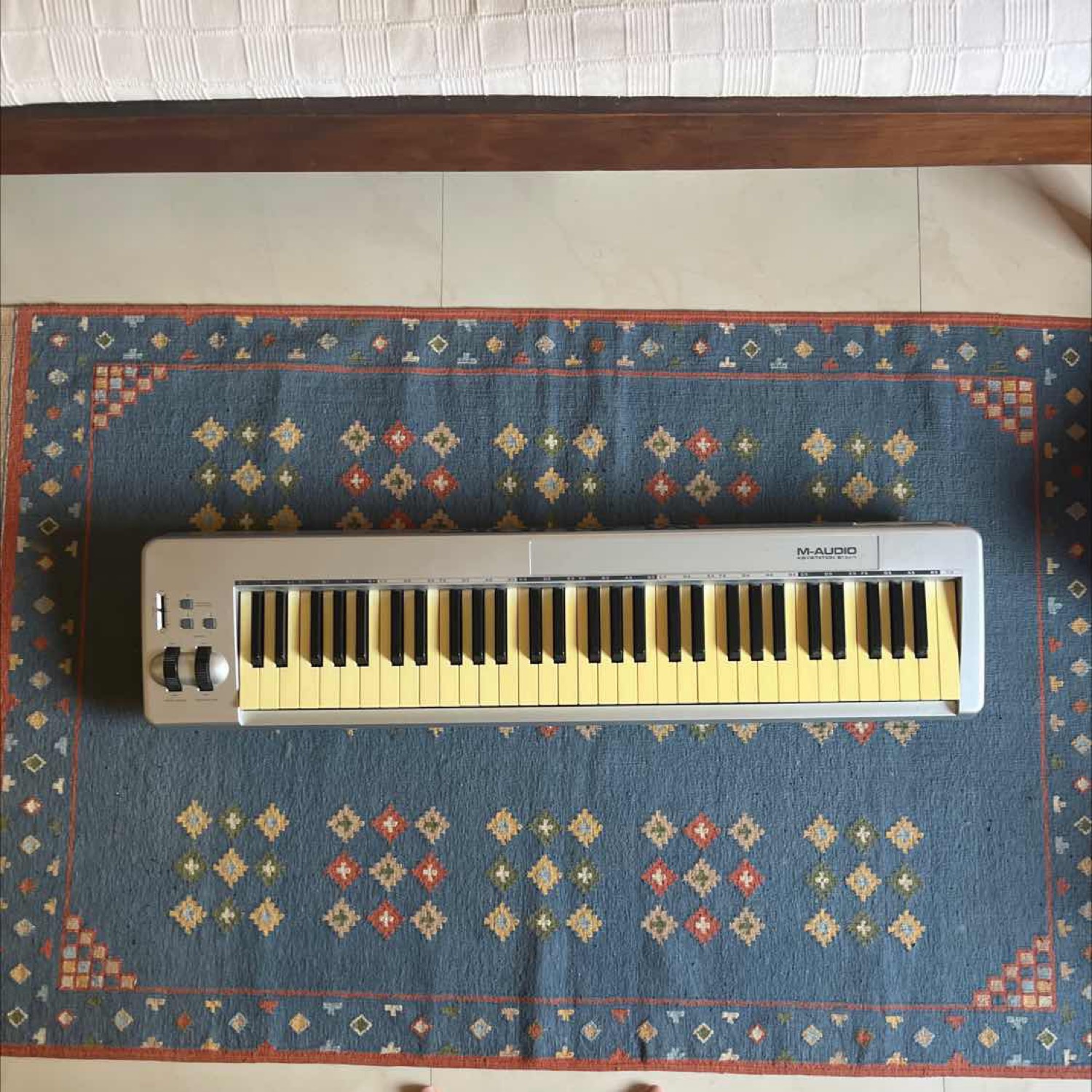 Buy Used 'M Audio Keystation 61ES midi keyboard' Online Bajaao Used Gear