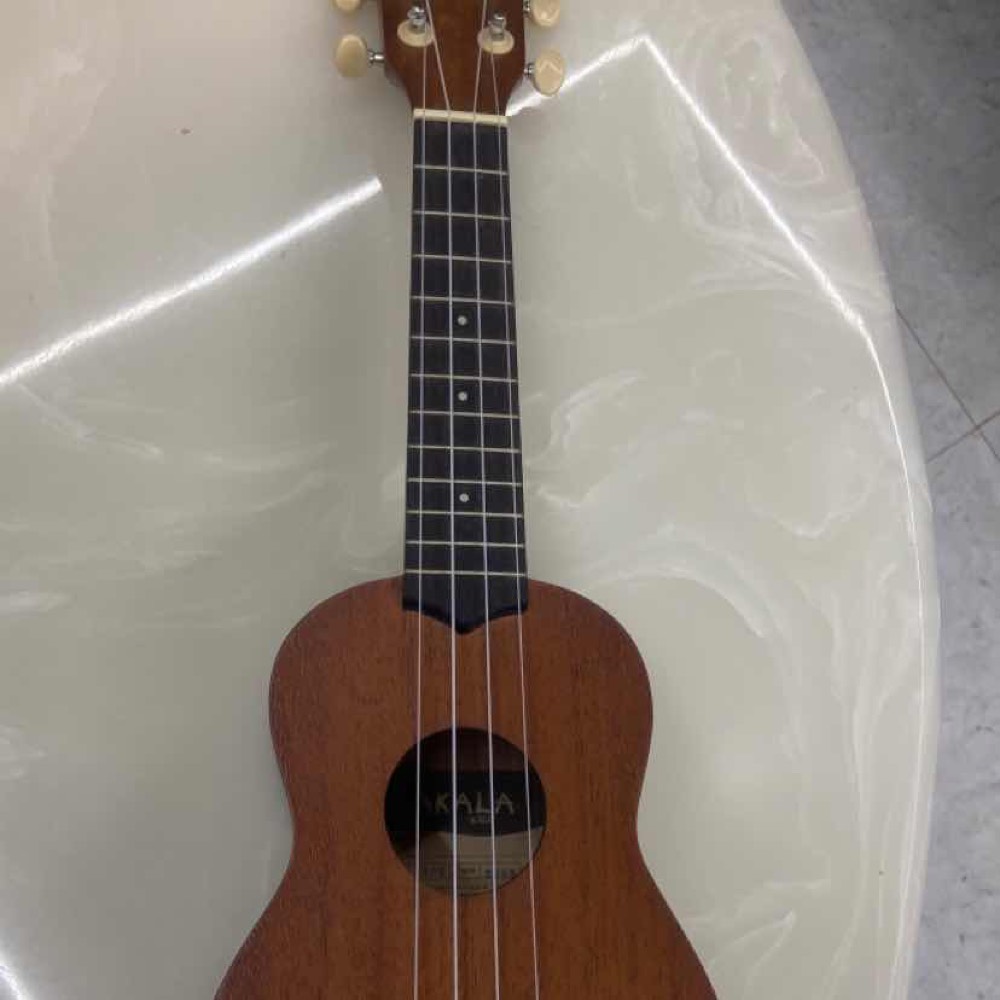 Second hand ukuleles for shop sale