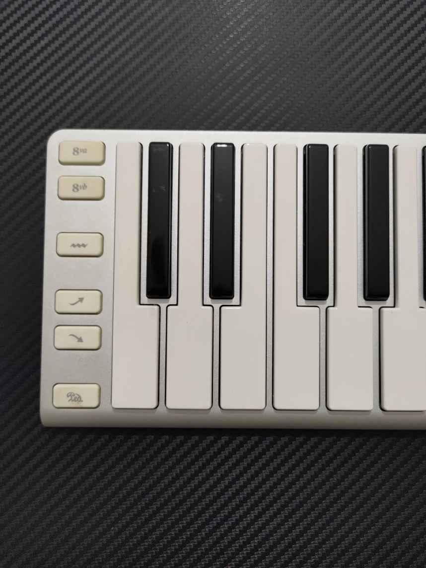 Buy Used 'CME XKEY 25 Poly AfterTouch MIDI Keyboard' Online Bajaao