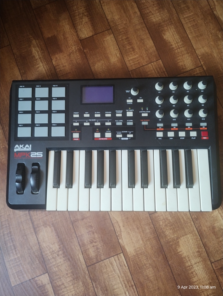 Akai MPK25