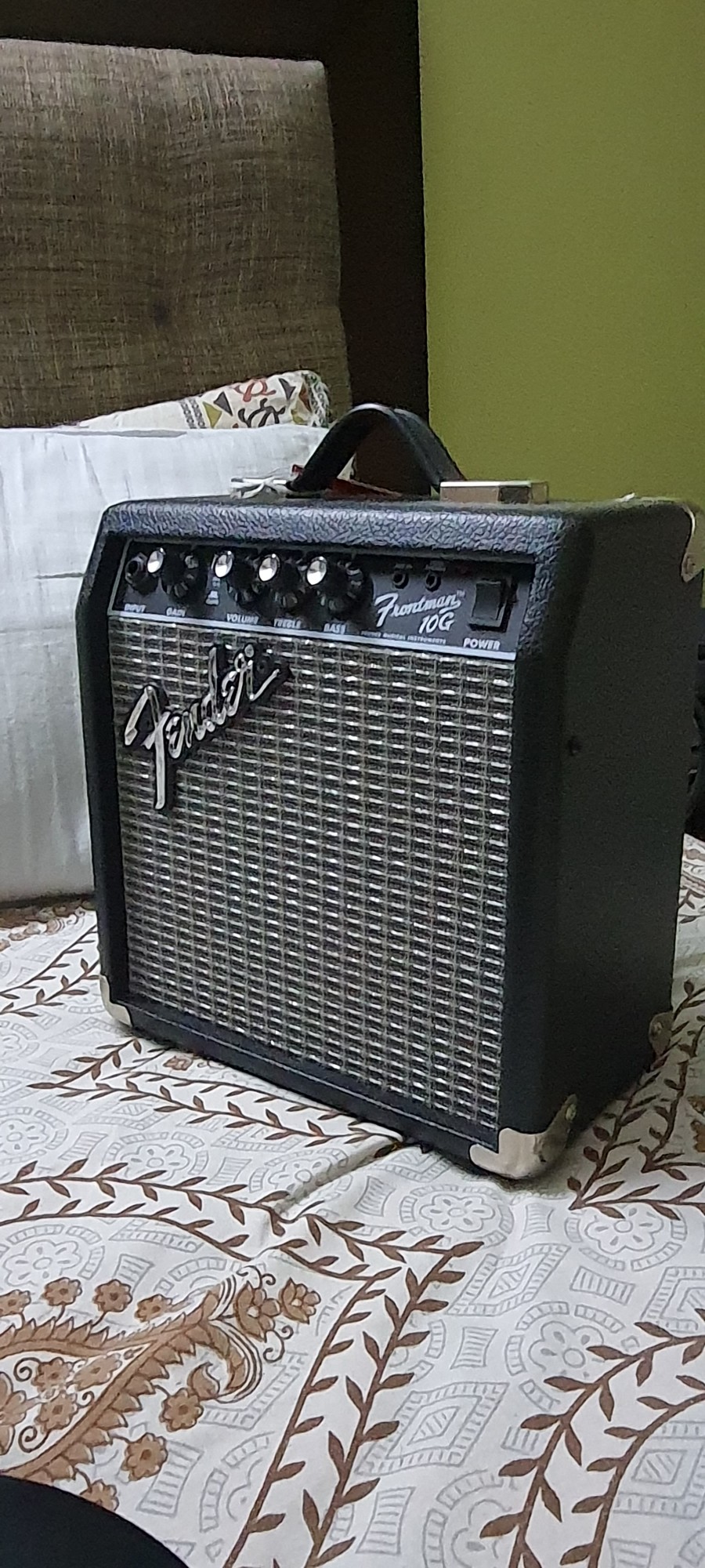 Fender frontman deals 10g used