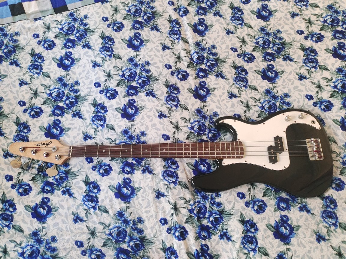 Second hand bass on sale guitar for sale