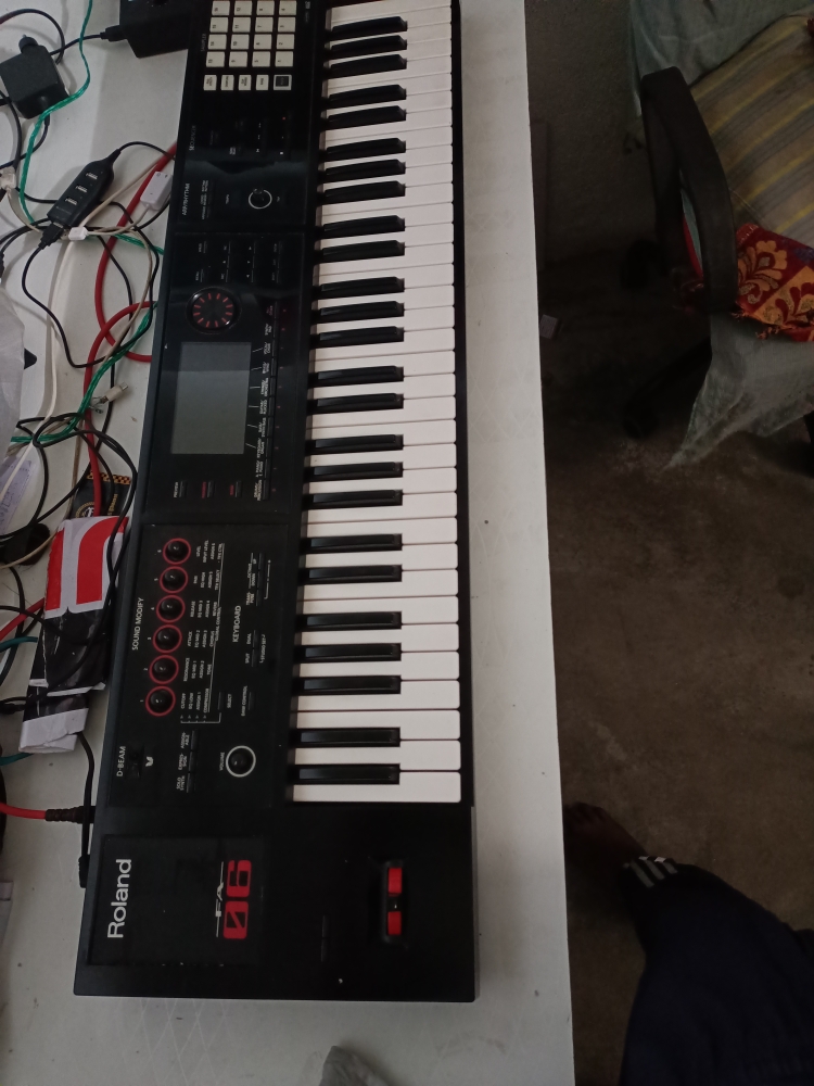 Second hand roland keyboard for deals sale