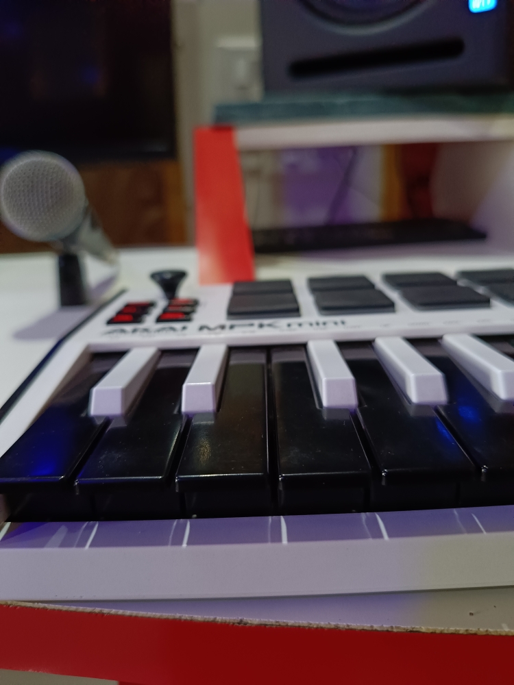Buy Used 'AKAI MPK mini Mk3 Midi Keyboard' Online Bajaao Used Gear
